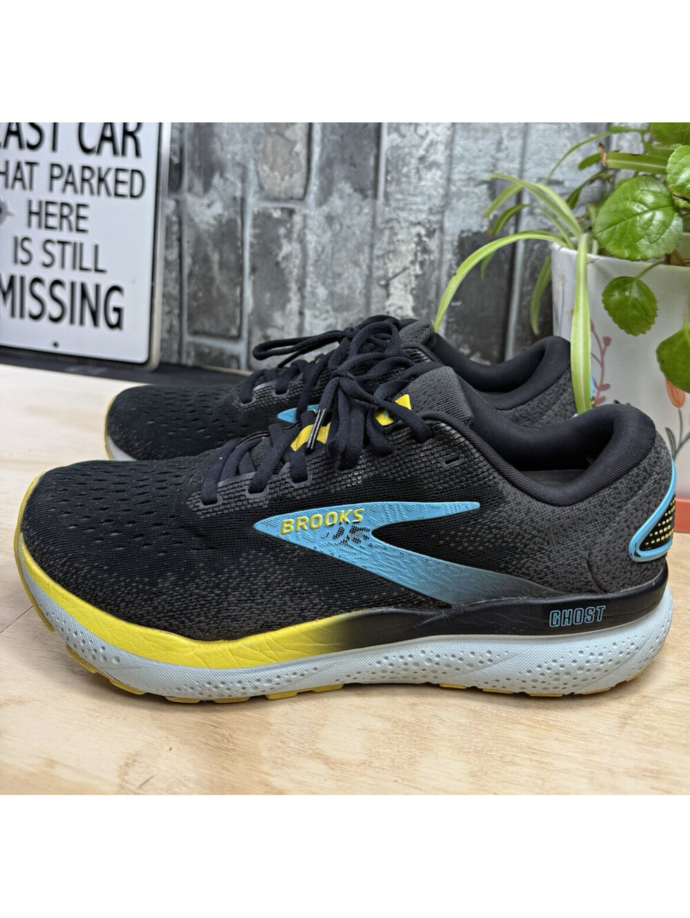 Brooks Ghost Men's Black/Blue/Yellow Low Top Lace-Up Wide 2E 1104182E029